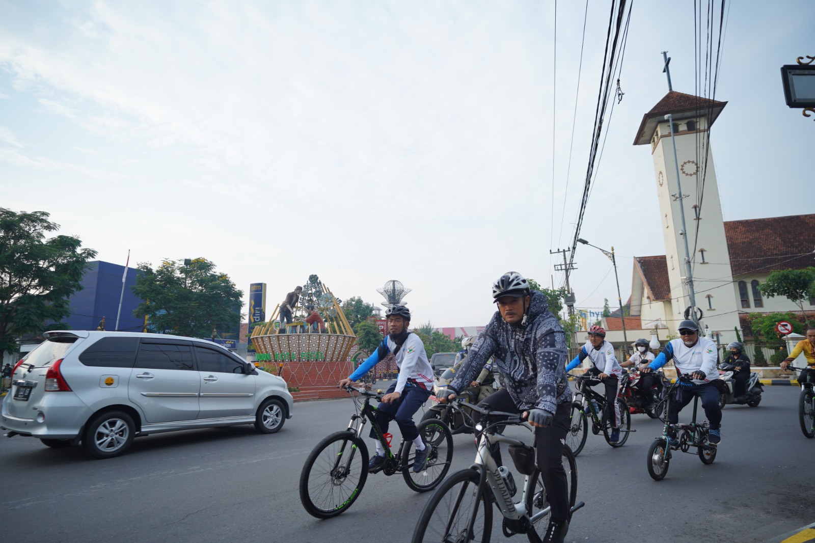Wali Kota Sampaikan Oleh-Oleh dari Luar Negeri Saat Gowes di Tiga Kelurahan