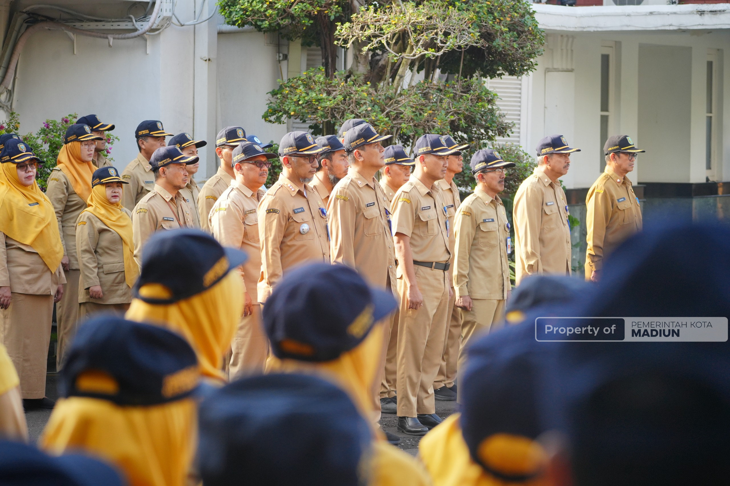 Pimpin Apel Pejabat dan Berangkatkan Penyaluran Beras Zakat Fitrah, Plt Wali Kota Madiun Pesan Pelayanan Tetap Optimal