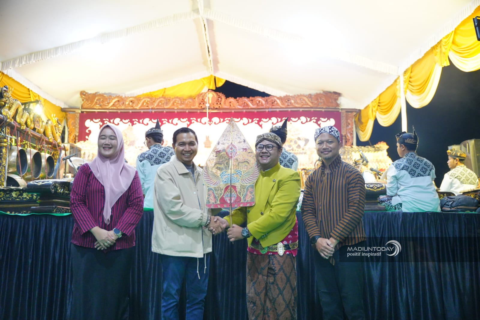 Bersih Desa Sogaten Jadi Panggung Budaya, Plt Wali Kota Dorong Pelestarian Budaya dan Penguatan Ekonomi Kelurahan