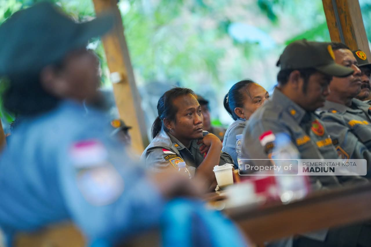 Gelar Sosialisasi, Plt Wali Kota Dorong Satlinmas Aktif Berantas Rokok Ilegal