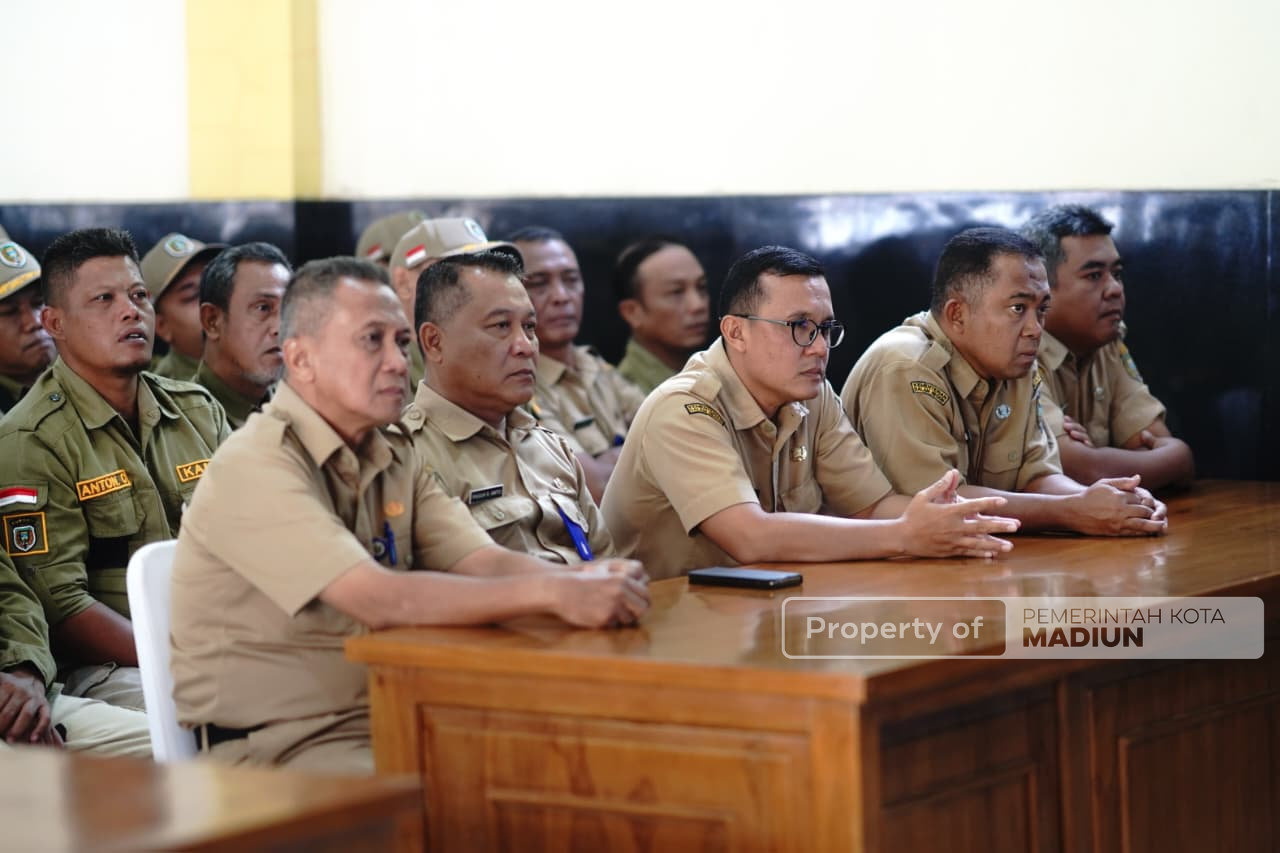 Beri Pembinaan Pegawai Dinas Perdagangan, Wali Kota Targetkan Pasar Tradisional Zero Sampah di 2026