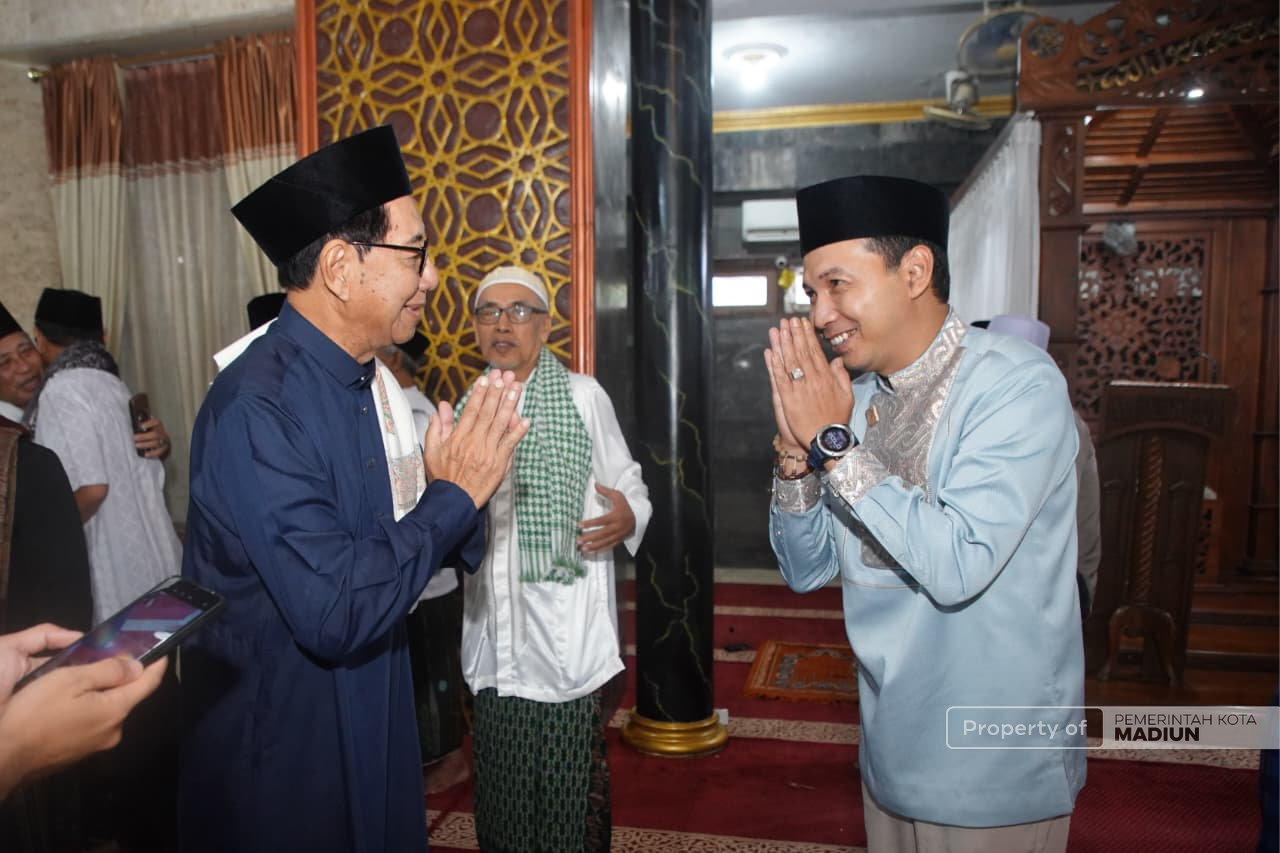 Ribuan Umat Muslim Padati Masjid Agung Baitul Hakim, Plt Wali Kota Madiun Ajak Bangun Daerah di Hari Kemenangan
