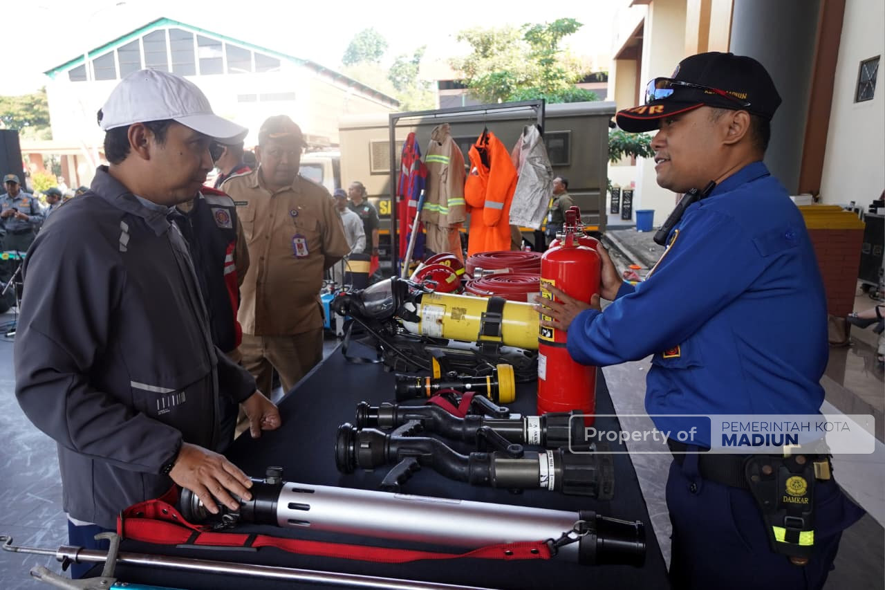 Perkuat Perlindungan Masyarakat, Plt Wali Kota Madiun Dorong Satlinmas Sigap Hadapi Kondisi Darurat