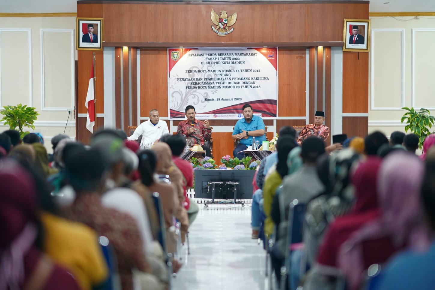Wali Kota Hadiri Evaluasi Perda Penataan PKL Bersama DPRD