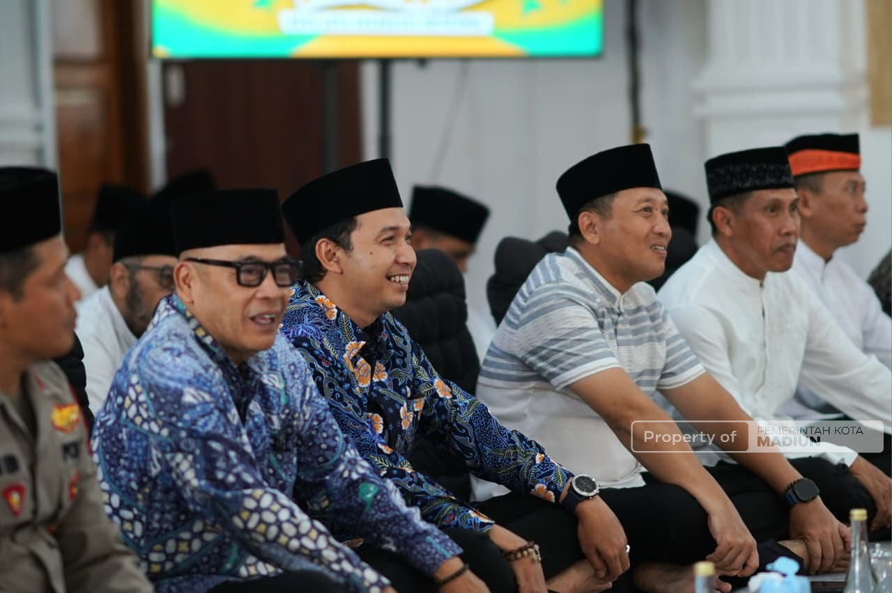 Jelang Keberangkatan Haji, Plt Wali Kota Madiun Ingatkan CJH Jaga Kesehatan dan Ikuti Arahan Pembimbing