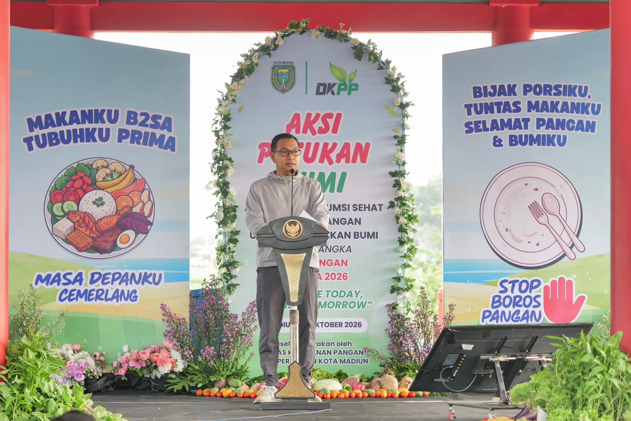 Tanamkan Peduli Pangan Sejak Dini, Pelajar Kota Madiun Turun Langsung Bertani