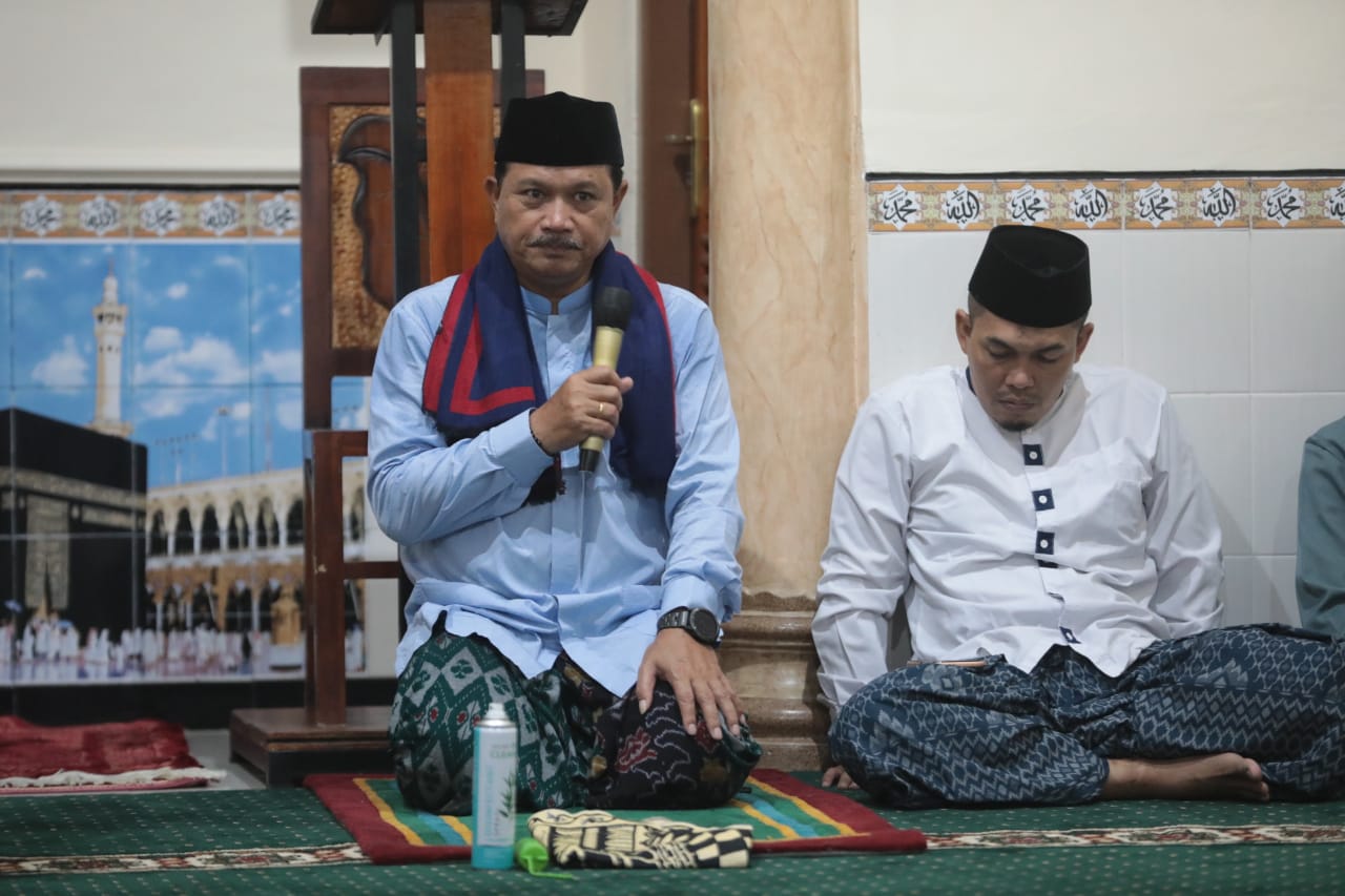 Hadiri Shalat Isya Berjamaah Dengan Warga, Wali Kota Tanamkan Cinta Al Qur’an Pada Anak Sejak Dini