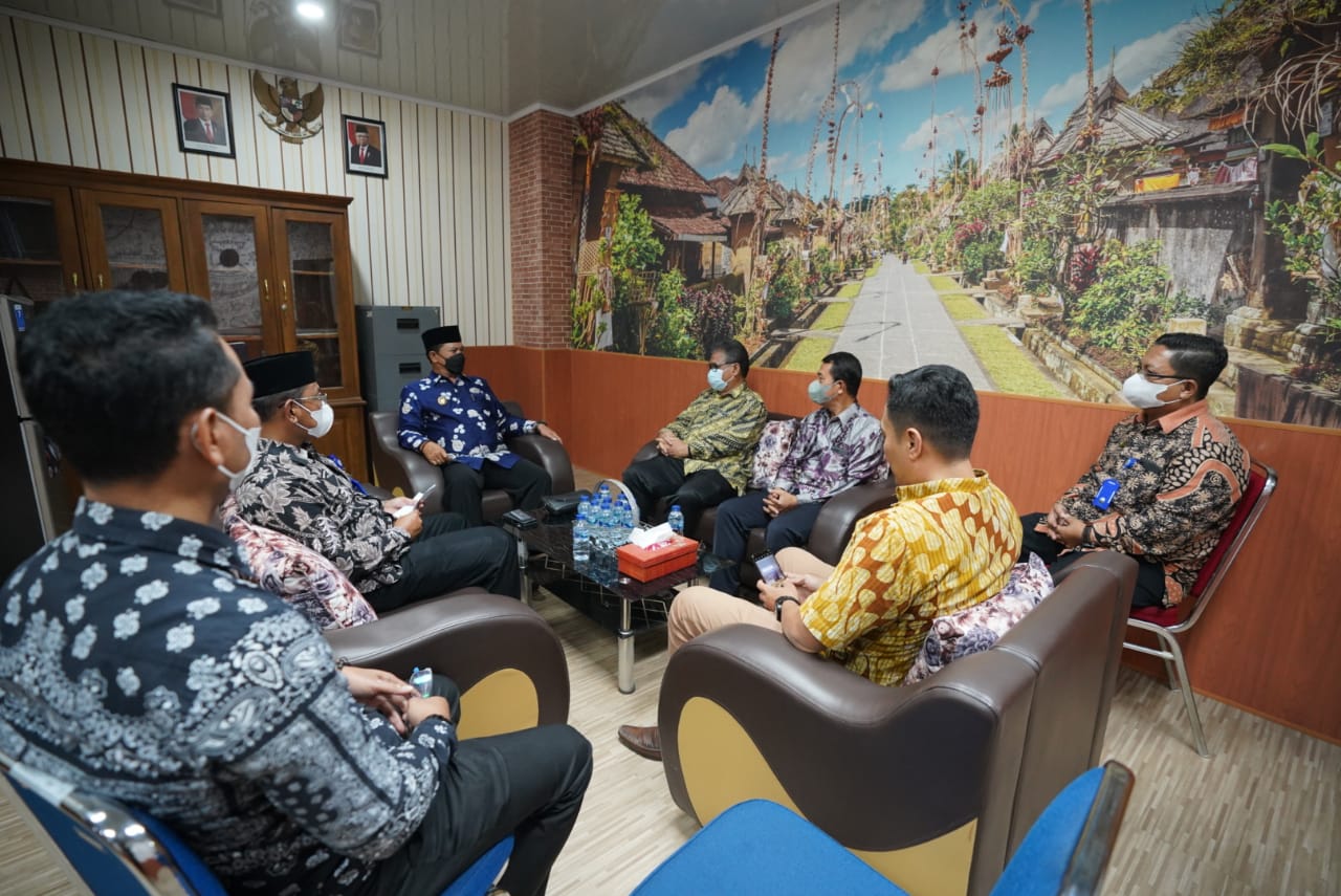 Audiensi Dengan PT Adi Graha Wira Jatim, Wali Kota Ingatkan Perawatan Aset