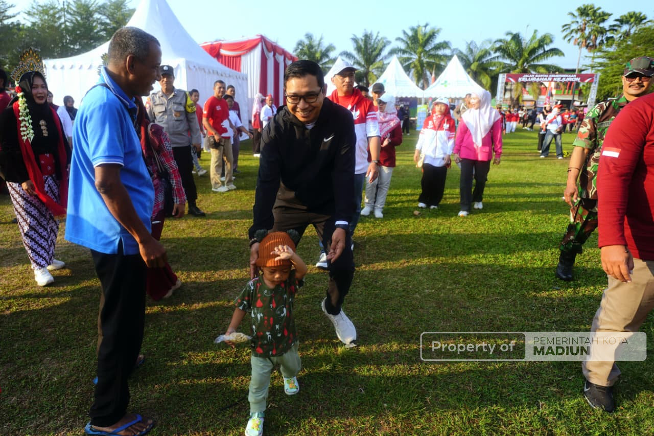 Plt Wali Kota Madiun Hadiri Blusukan Kampung Bangkit, Warga Gulun Antusias Ikuti Jalan Santai