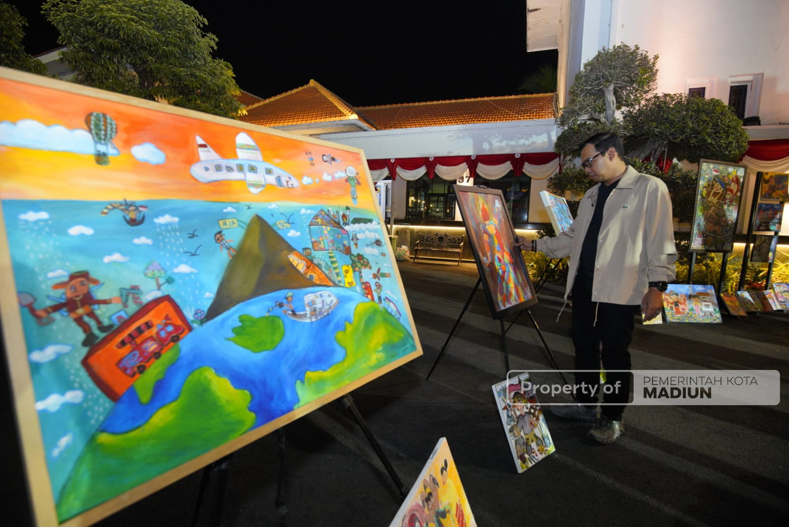 Madiun Melukis Jadi Ruang Ekspresi Anak, Plt Wali Kota Ajak Karya Mereka Hadir di Ruang Publik
