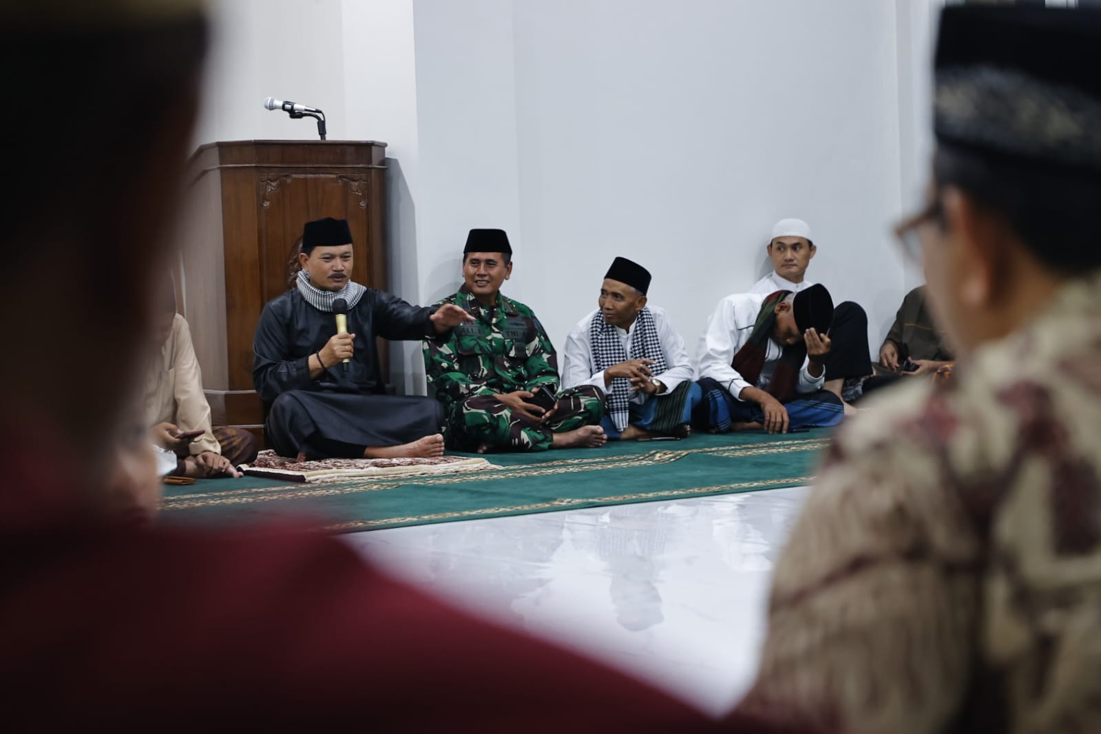 Tarawih di Masjid Baiturohim Lanjutan Safari Ramadan, Wali Kota Harap Jamaah Tak Khawatir Kebutuhan Pokok Lebaran