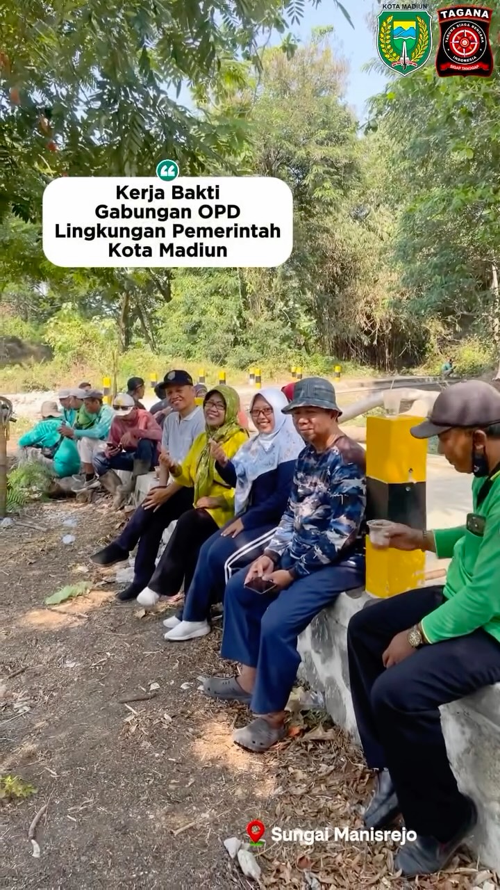 Kerja bakti membersihkan Sungai Barat Terminal Tipe C, Kelurahan Manisrejo, Kecamatan Taman, Kota Madiun pada hari Sabtu...