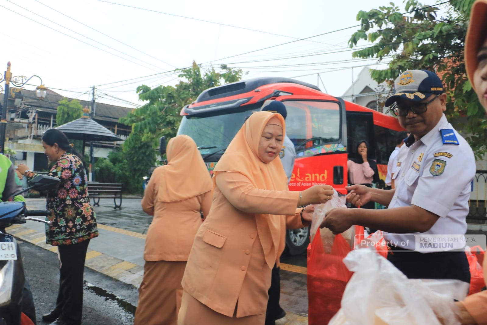 Program Berbagi Takjil Pemkot Madiun, OPD Bagikan Ratusan Paket Selama Ramadan