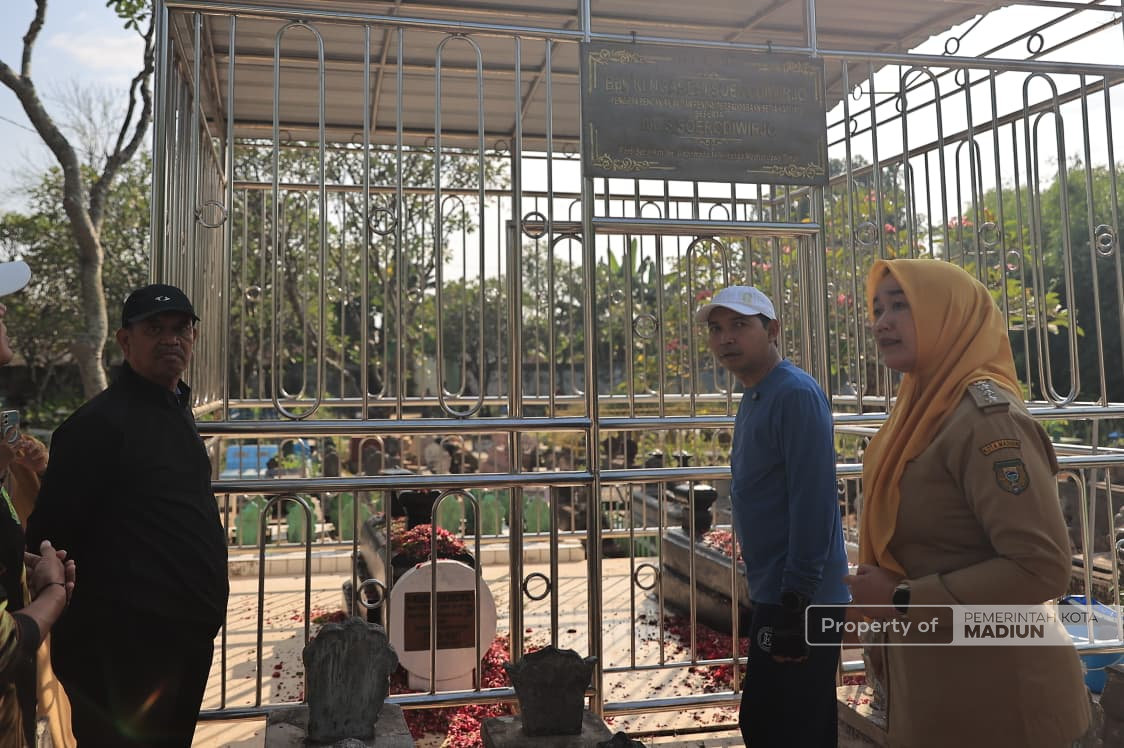Plt Wali Kota Gowes Cek Fasum Lagi, Alun-alun Hingga Makam Eyang Suro Bakal Tersentuh Pembangunan