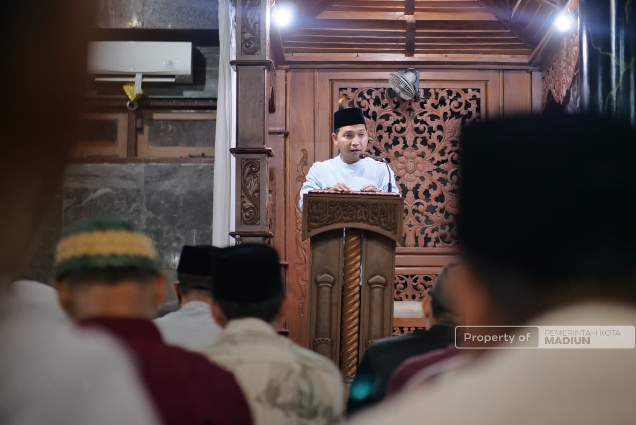 Plt Wali Kota Madiun Hadiri Tarawih Perdana, Ajak Warga Sambut Ramadan dengan Tertib dan Penuh Berkah