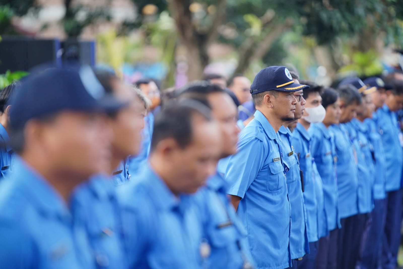 Serahkan SK Pensiun Kepada Pegawai PDAM, Wali Kota Pesan Pensiunan Tetap Produktif