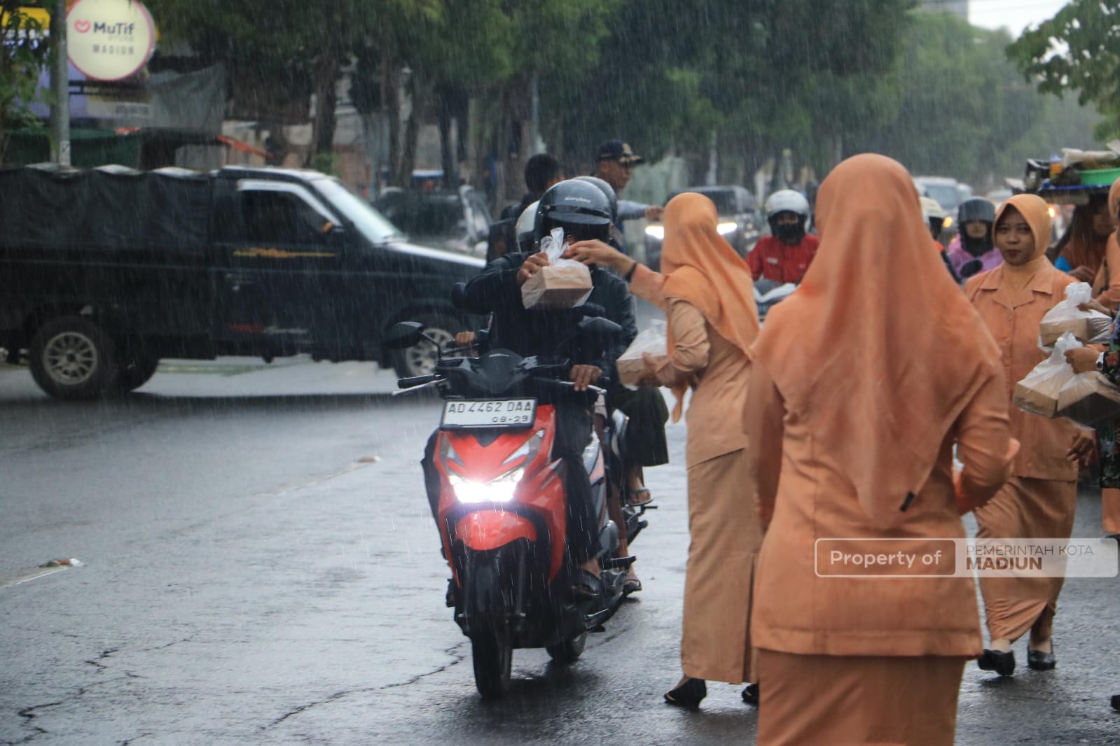 Program Berbagi Takjil Pemkot Madiun, OPD Bagikan Ratusan Paket Selama Ramadan
