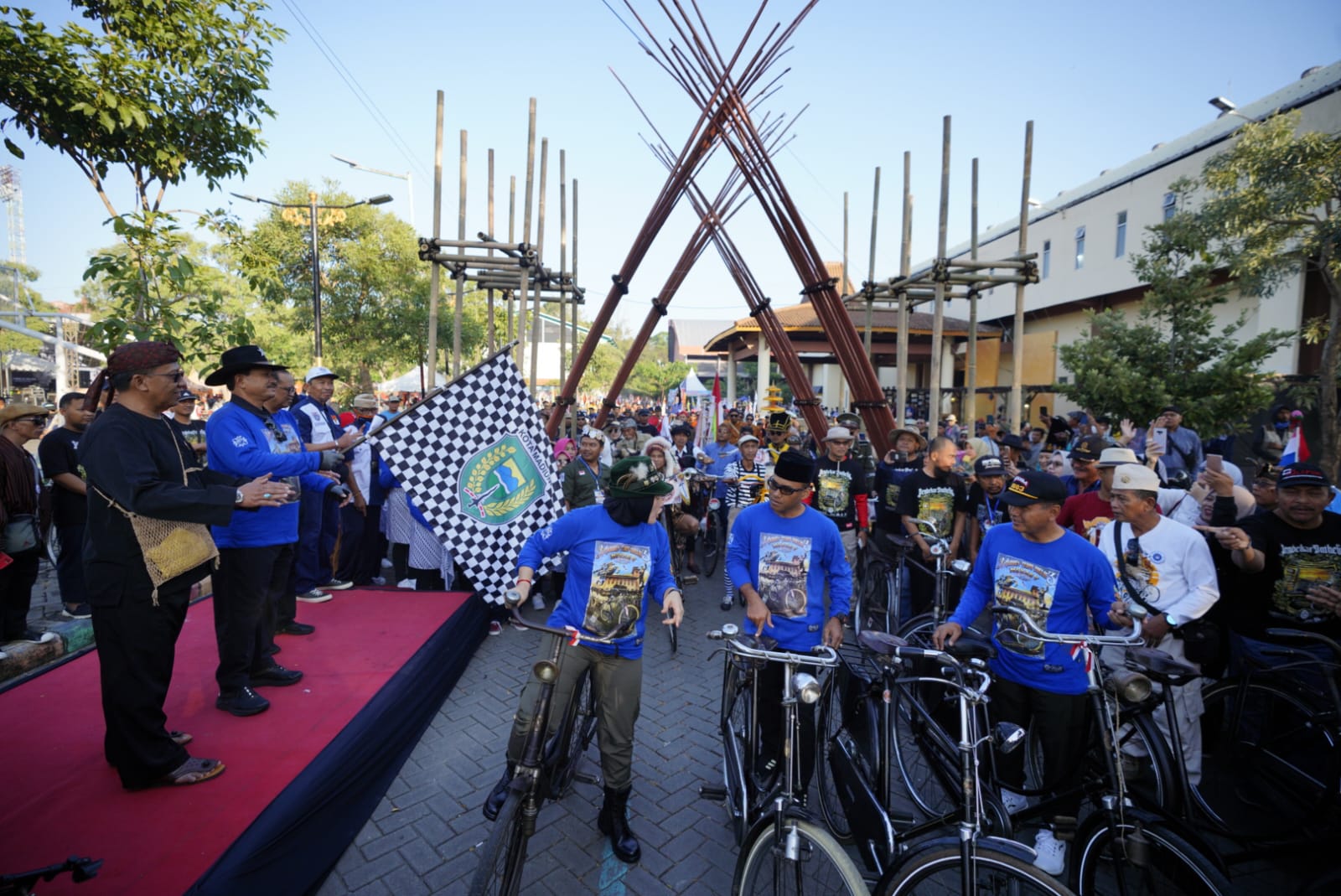Ramaikan Event Madiun Tempo Doeloe 2023, Wali Kota Ngontel Bersama KOSTI