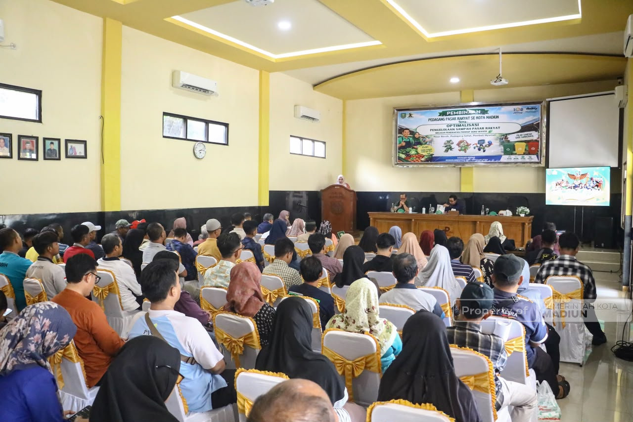 Gelar Pembinaan Pedagang Pasar, Plt Wali Kota Tekankan Pentingnya Pengelolaan Sampah