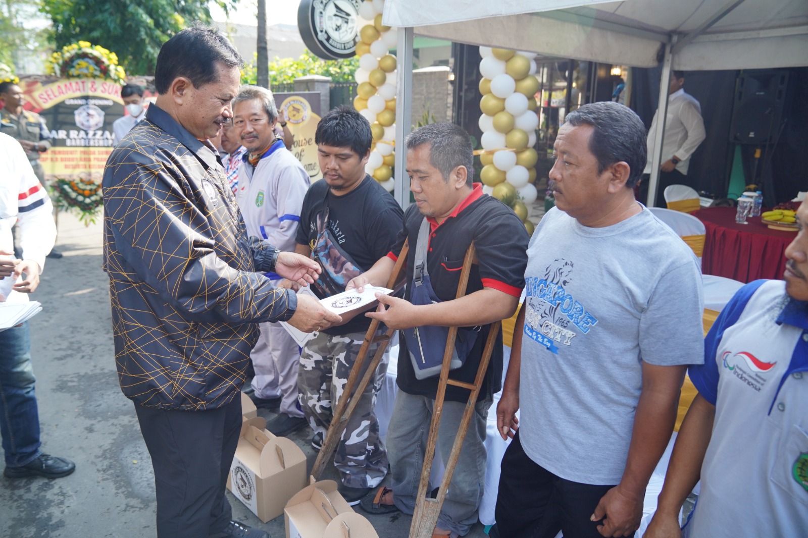 Hadiri Pembukaan Barbershop, Wali Kota Pelaku Usaha Ramaikan Ekonomi Kota