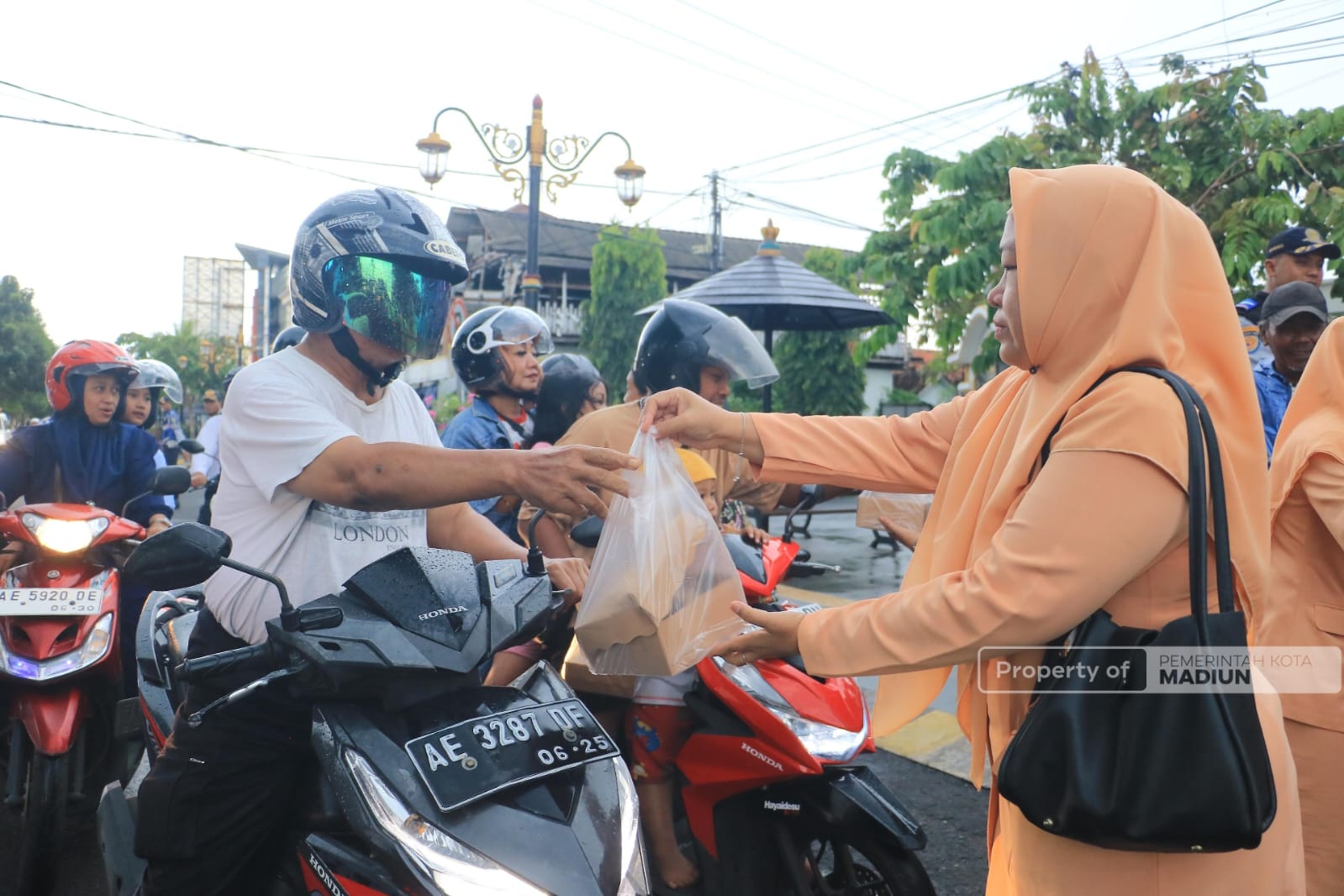 Program Berbagi Takjil Pemkot Madiun, OPD Bagikan Ratusan Paket Selama Ramadan