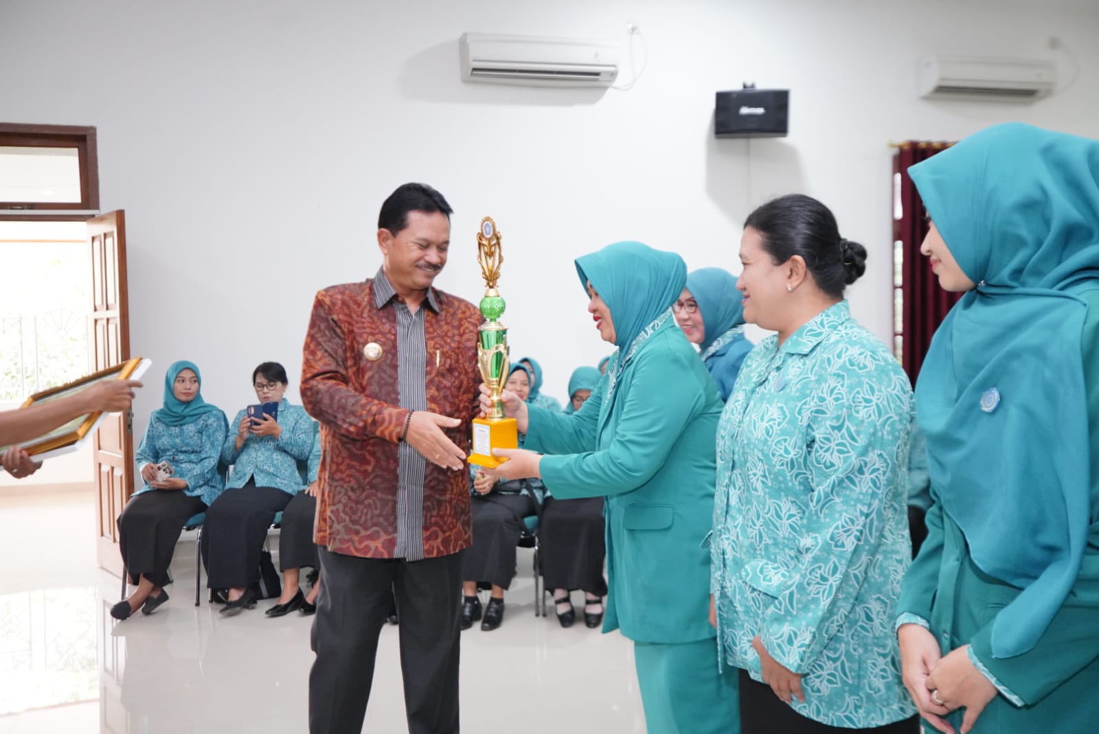 Peringatan HKG ke-51, PKK Kota Madiun Raih Penghargaan Penyusunan Program Terbaik Tingkat Jawa Timur