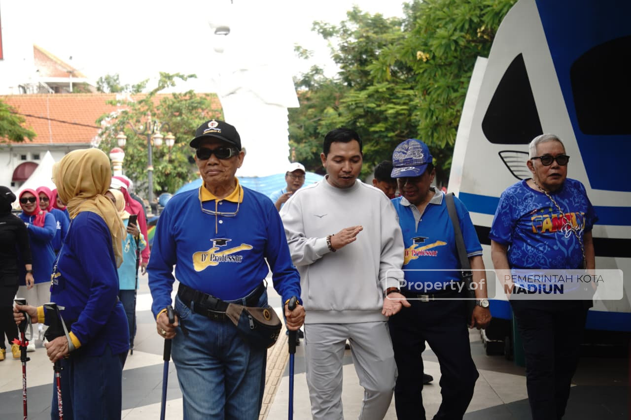 Olahraga Bersama Para Profesor Unair, Wali Kota Kenalkan Kota Sekaligus Minta Saran Masukan