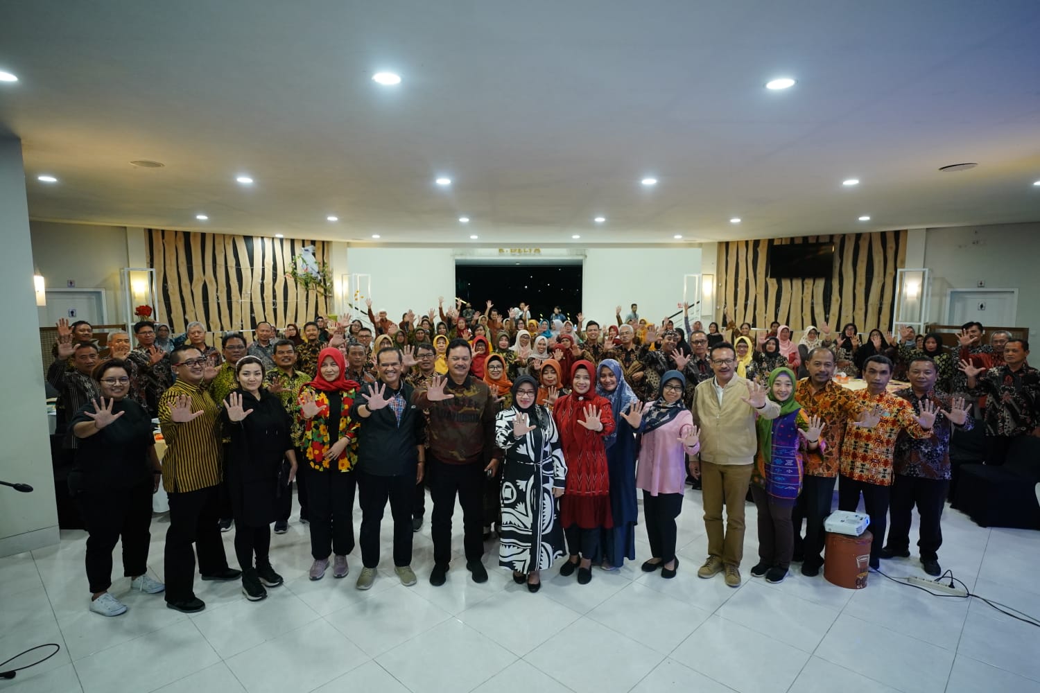 Beri Pembinaan Kepala Sekolah, Wali Kota: Kita Punya Tanggung Jawab Persiapkan Generasi Emas 2045