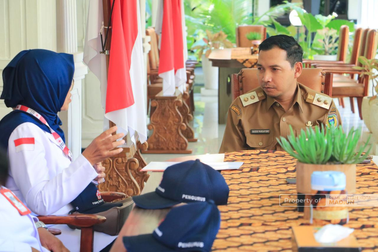 Plt Wali Kota Madiun Terima Audiensi PMI, Bahas Pembangunan Gedung dan Penguatan Layanan UDD
