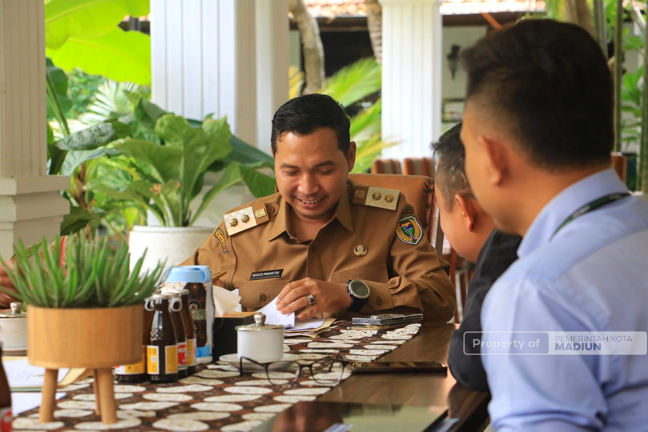 Gelar Audiensi, Plt Wali Kota Madiun Bahas Penguatan BPR Kota Madiun