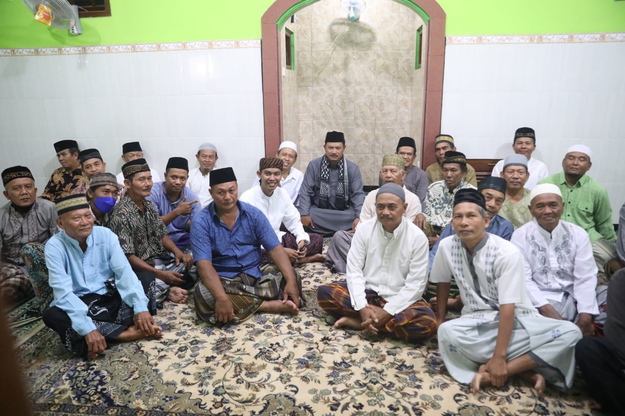 Isya Berjamaah di Musala Baitul Muttaqin, Wali Kota Ajak Masyarakat Sampaikan Aspirasi