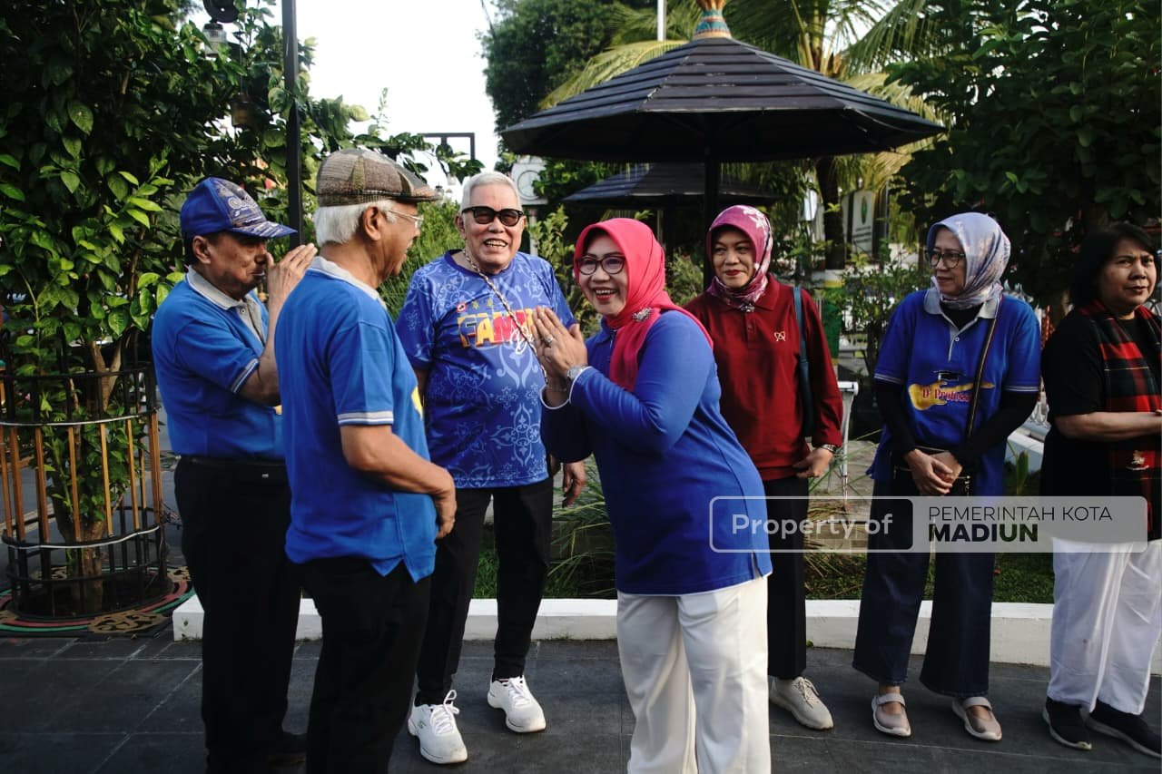 Olahraga Bersama Para Profesor Unair, Wali Kota Kenalkan Kota Sekaligus Minta Saran Masukan