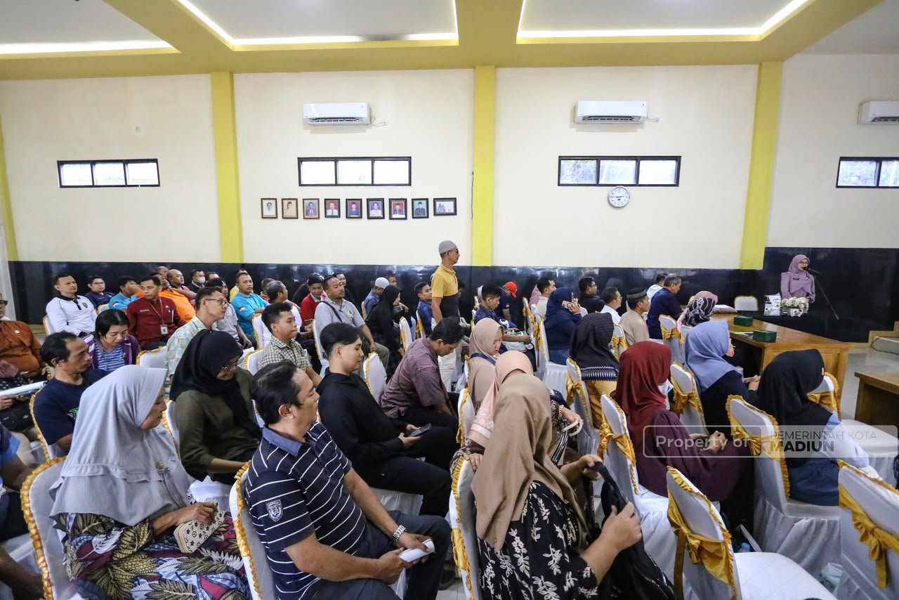Gelar Pembinaan Pedagang Pasar, Plt Wali Kota Tekankan Pentingnya Pengelolaan Sampah