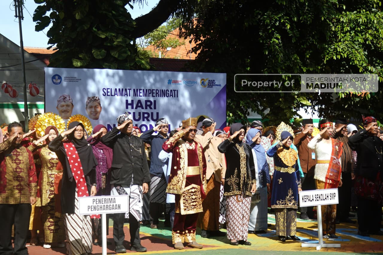 Pimpin Apel Hari Guru Nasional, Wali Kota Harap Guru Terus Perkuat Fondasi Kota Cerdas
