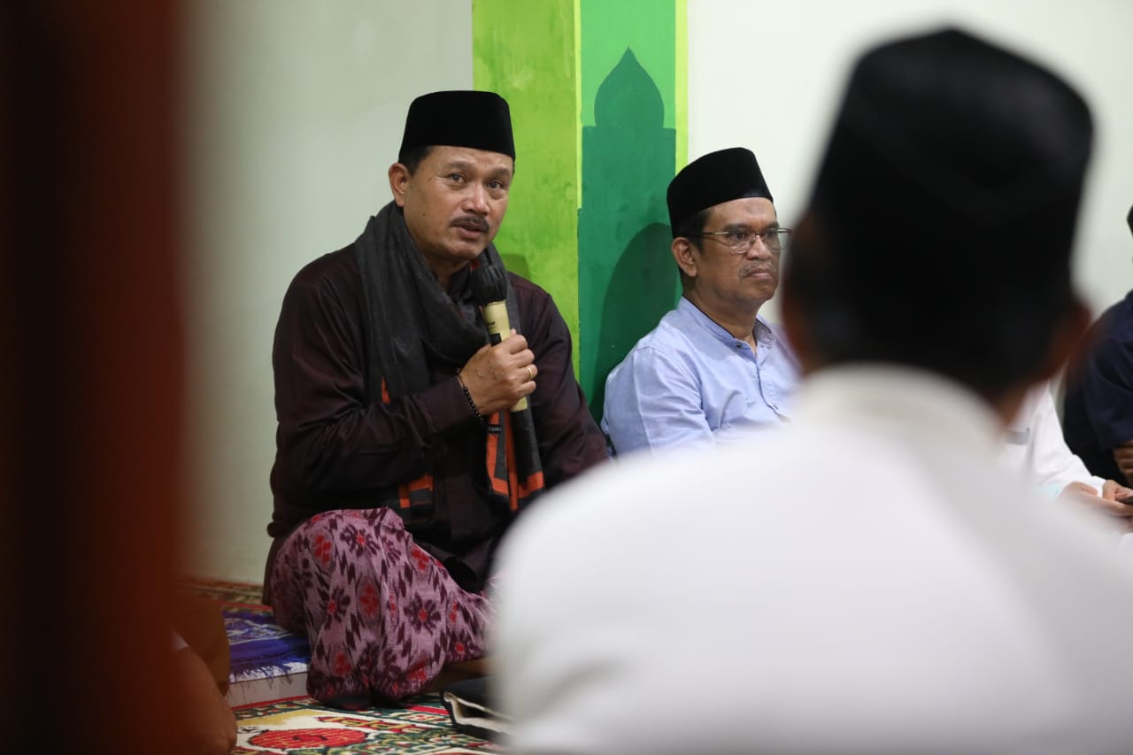 Salat Isya di Mushala Al-Ikhlas Ngegong, Wali Kota Sampaikan Program Pembangunan