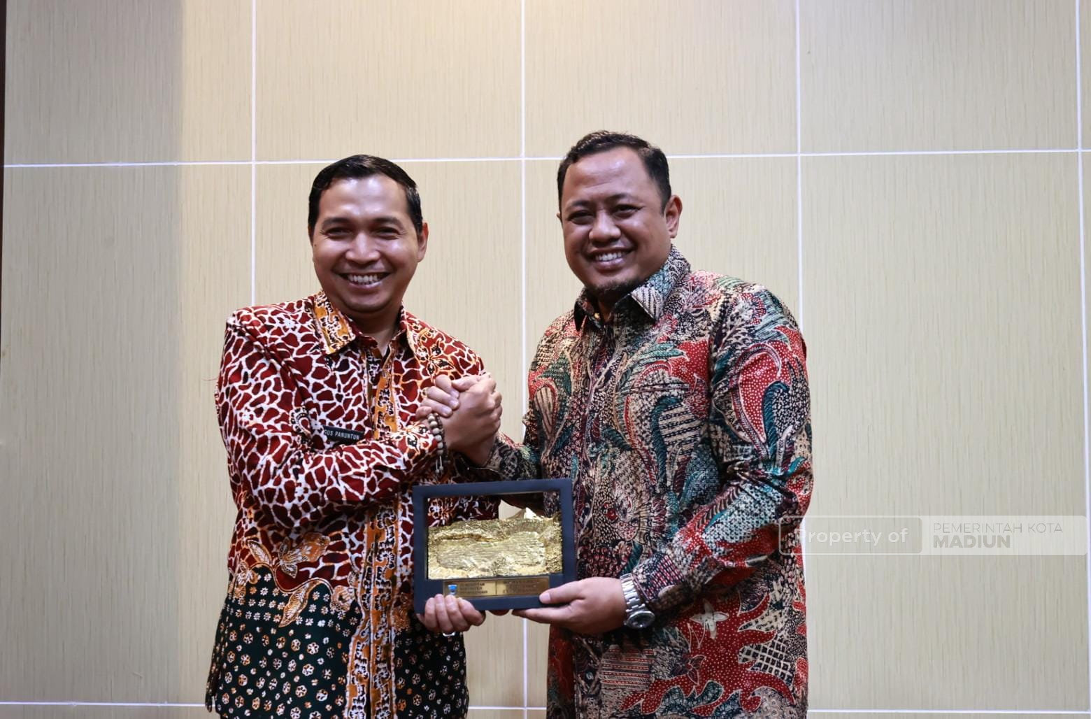 Terima Kunjungan Studi Komparasi Pemkab Probolinggo, Plt Wali Kota Bagikan Strategi Pengelolaan Retribusi untuk Optimalkan PAD