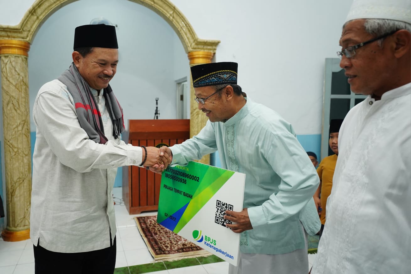 Salat Isya di Masjid Miftahul Huda, Wali Kota Ajak Jamaah Bangun Nuansa Religi Jelang Puasa