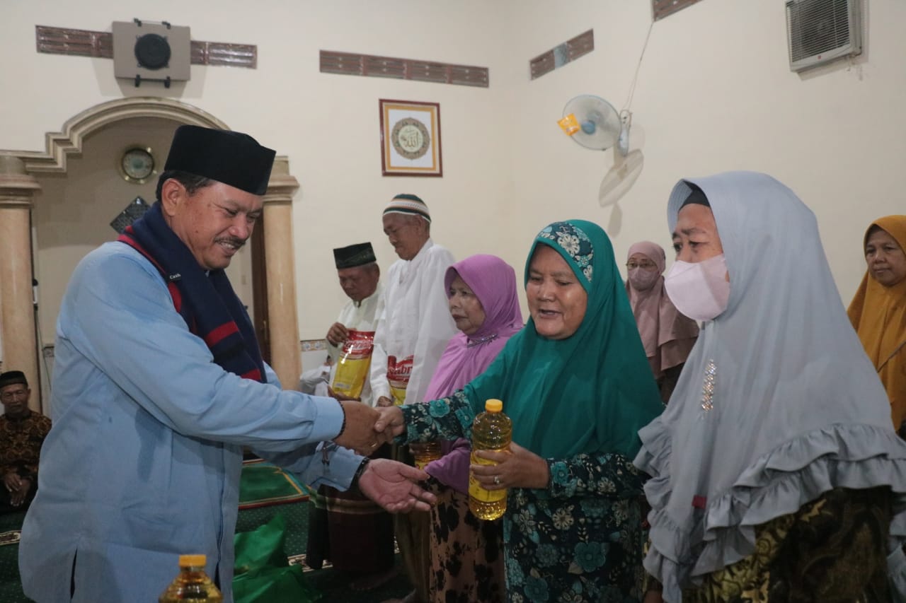 Hadiri Shalat Isya Berjamaah Dengan Warga, Wali Kota Tanamkan Cinta Al Qur’an Pada Anak Sejak Dini