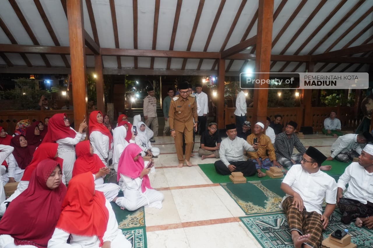 Hadiri Malam Manggulan Grebeg Maulud, Plt Wali Kota: Budaya Kita Harus Terus Dihidupkan