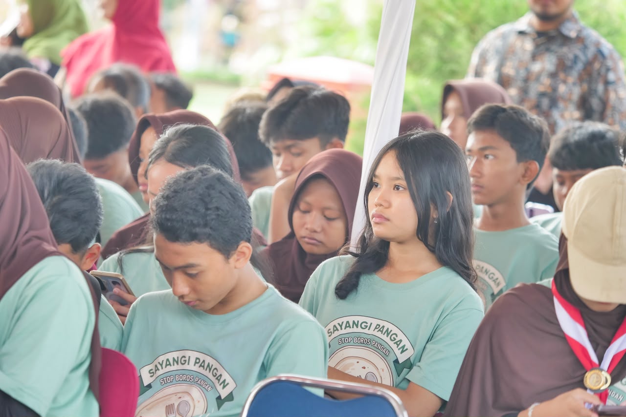 Tanamkan Peduli Pangan Sejak Dini, Pelajar Kota Madiun Turun Langsung Bertani