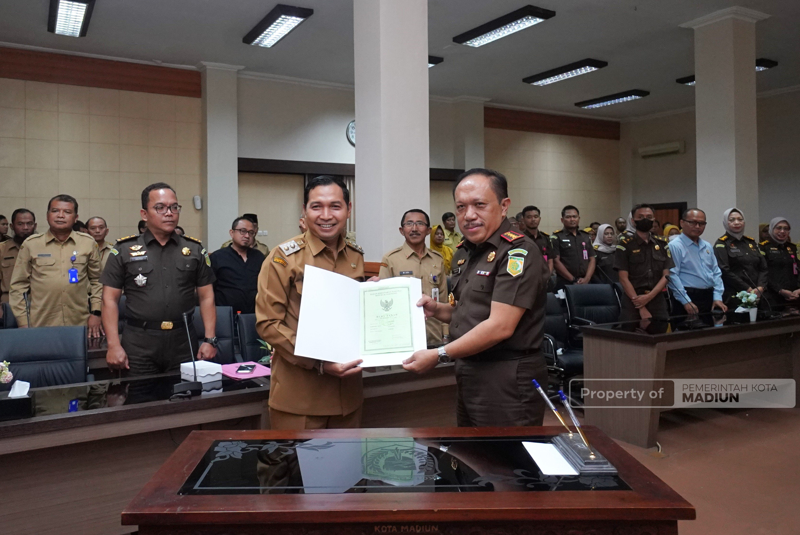 Serah Terima Aset Fasum-Fasos Puri Asri Lestari, Plt Wali Kota Madiun Tegaskan Komitmen Optimalisasi Aset Daerah