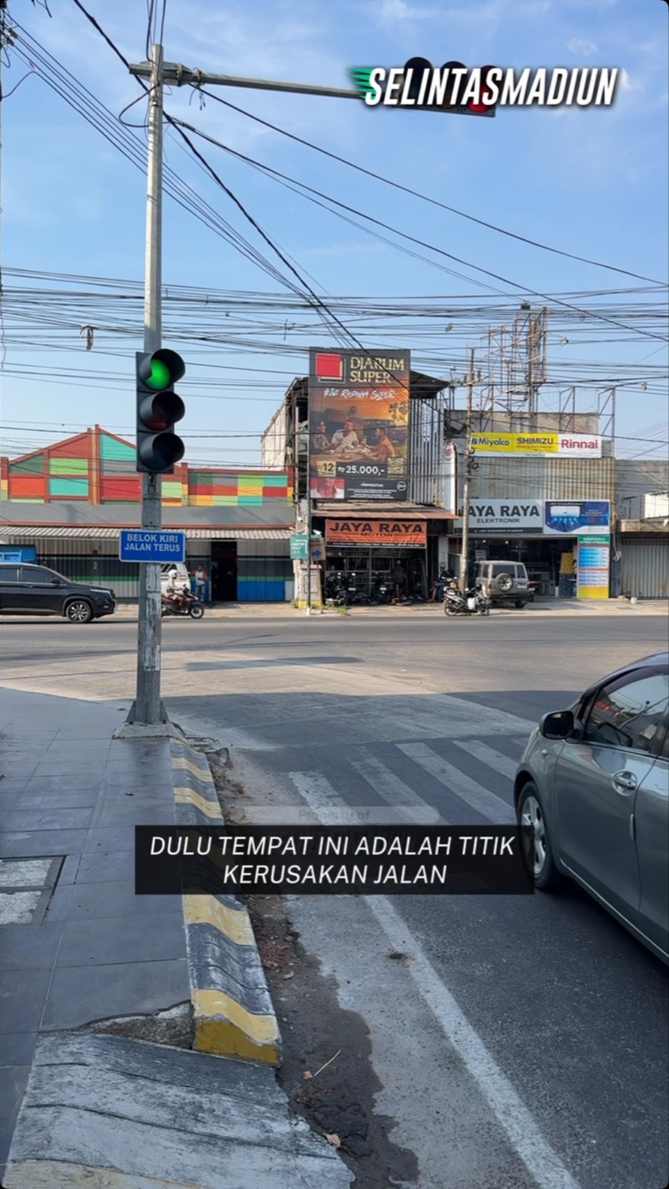 Dulu penuh gelombang dan membahayakan pengguna jalan, khususnya sepeda motor. Kini pertigaan depan Pasar Manguharjo suda...