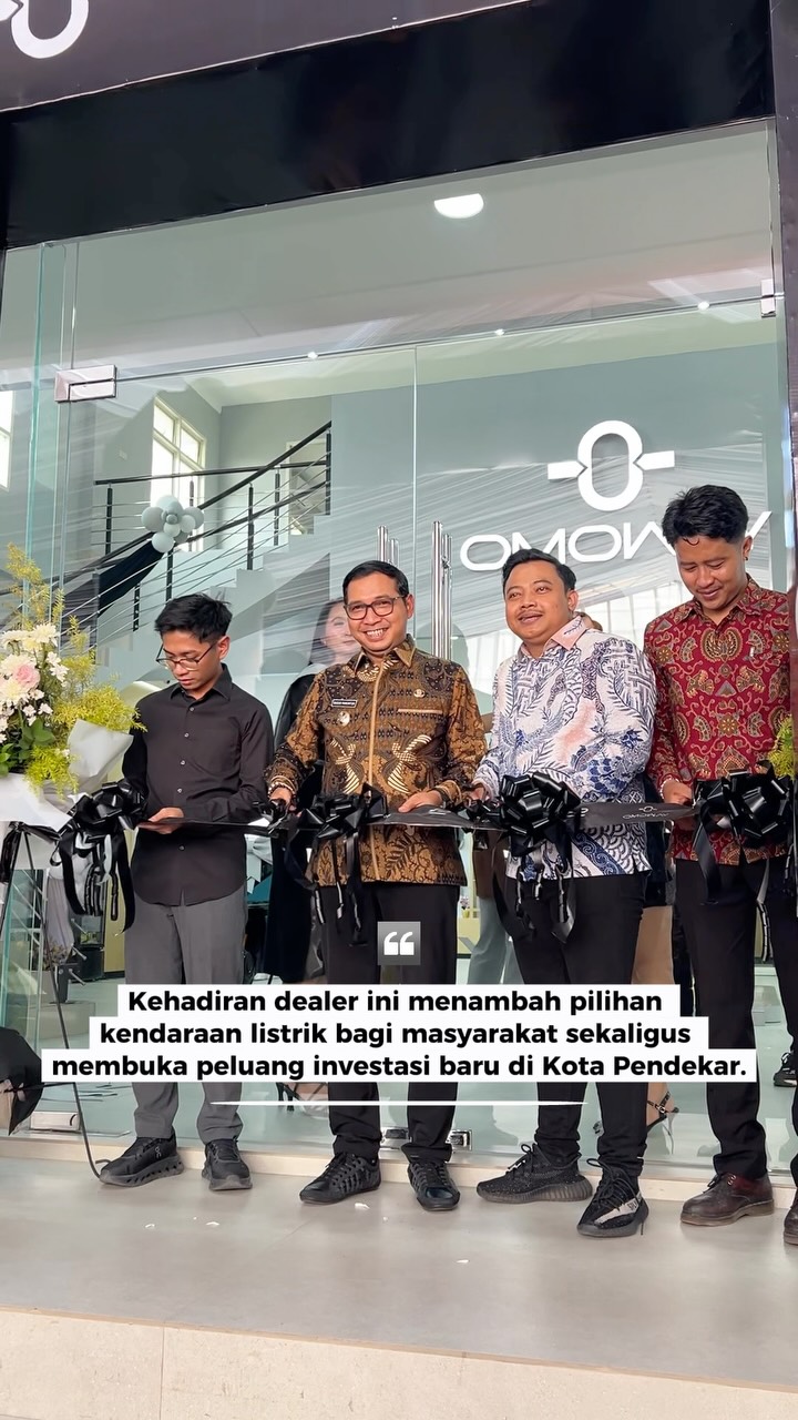 Investasi di Kota Madiun terus bertambah. Saya meresmikan dealer resmi motor listrik Omoway di Jalan Dr. Sutomo, Kamis (...