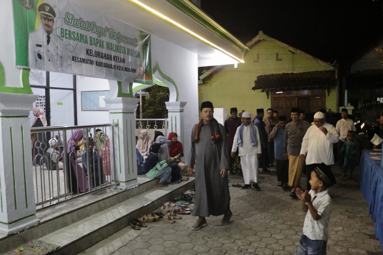 Shalat Isya Berjamaah Di Darul Muttaqien, Wali Kota Sampaikan Oleh-oleh Dari Negeri Kincir Angin