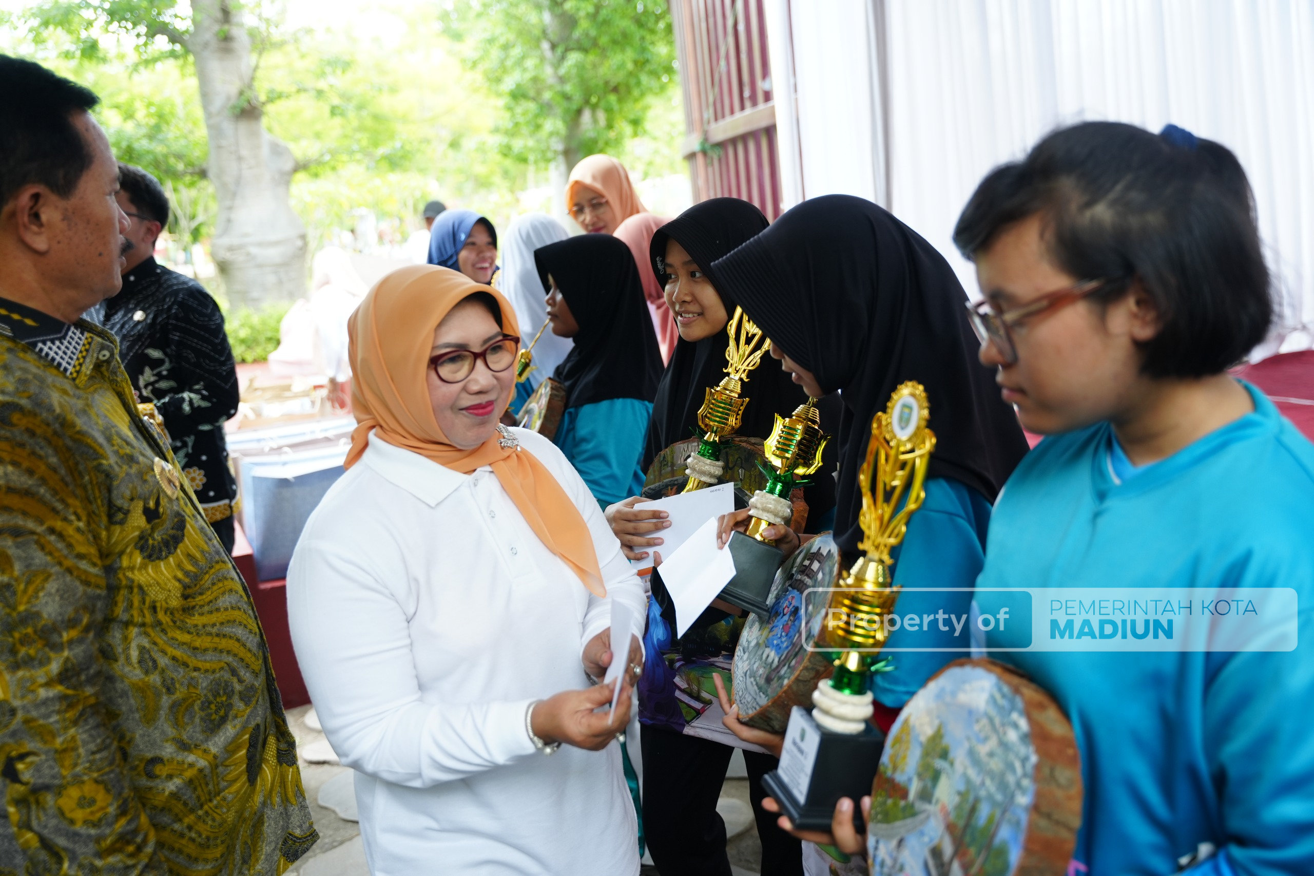 RTH Kota Madiun Jadi Wadah Kreativitas Pelajar, Wali Kota Dorong Seni Anak untuk Pelestarian Lingkungan