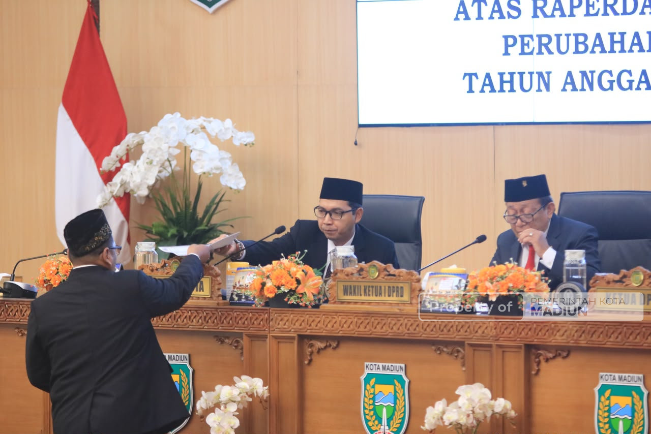 Plt Wali Kota Hadiri Rapat Paripurna DPRD, Delapan Fraksi Sampaikan Pemandangan Umum Perubahan APBD 2026
