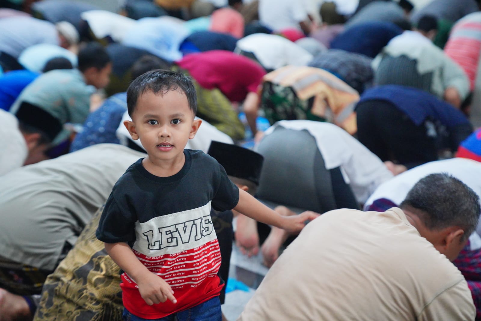 Salat Isya dan Tarawih di Masjid Kuncen, Wali Kota Harapkan Kerukunan Terjaga
