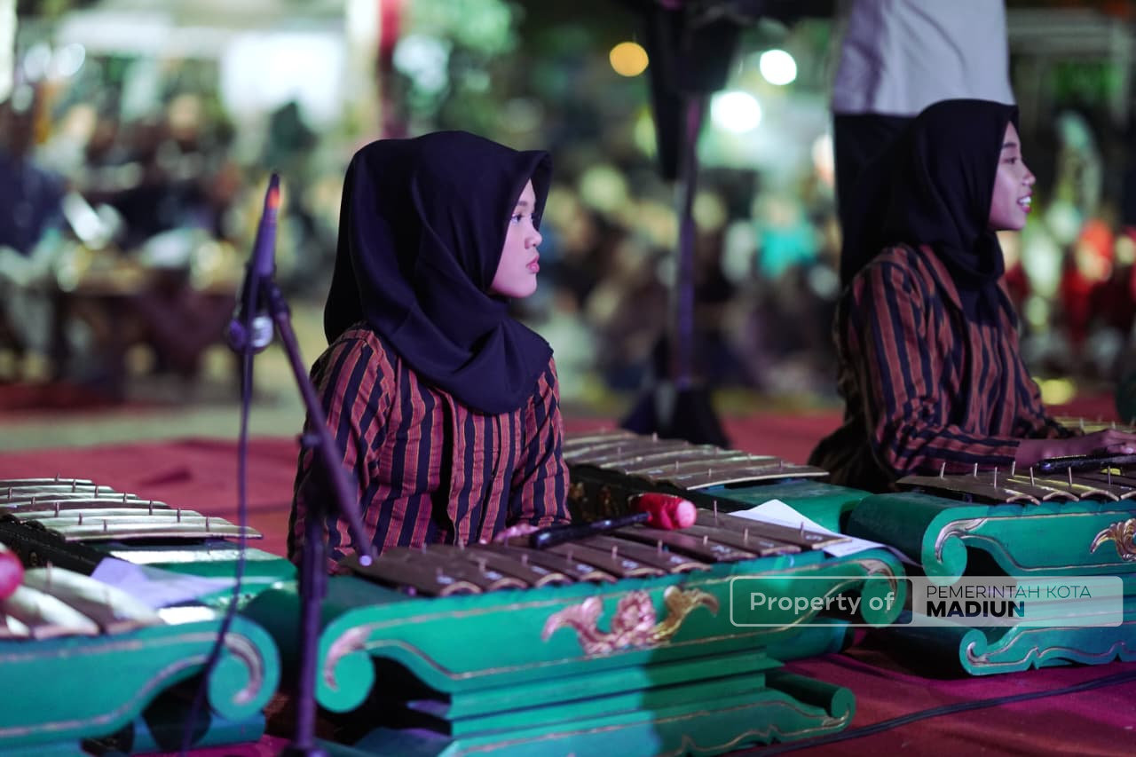 Dari Panggung Seni, Plt Wali Kota Dorong Budaya Jadi Penggerak Ekonomi Kelurahan