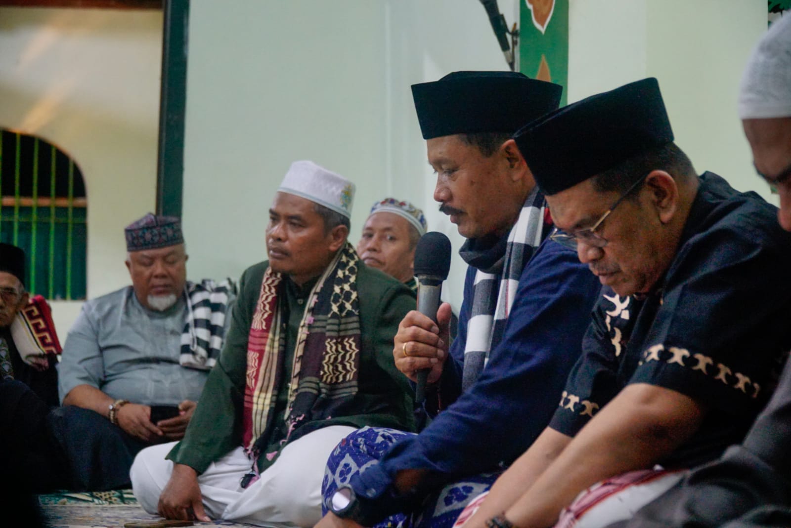 Beribadah di Masjid Al Ichsan, Wali Kota Sampaikan Program Pembangunan