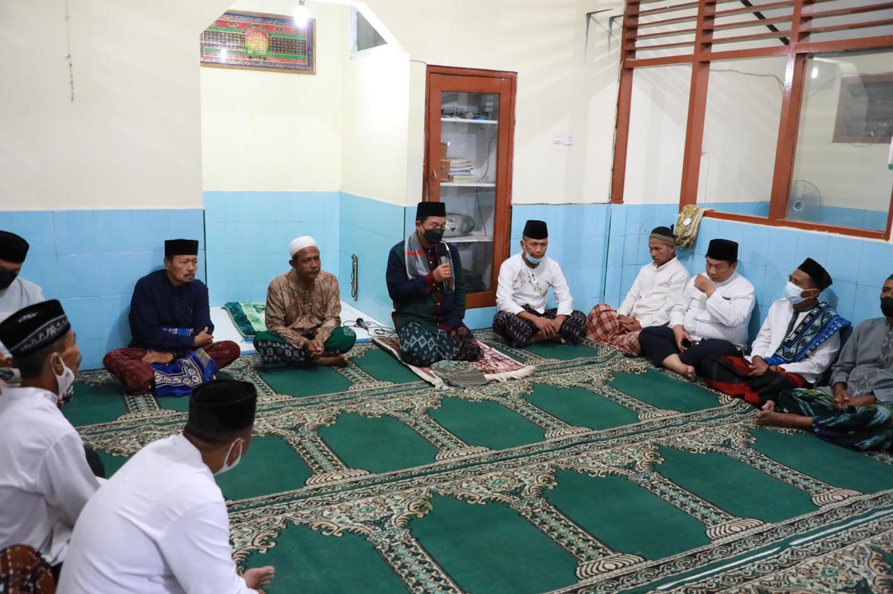 Salat Isya Di Musala Reshogati, Wali Kota Paparkan Upaya Pemkot Tekan Inflasi